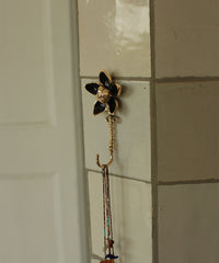 Liv Flower Hook