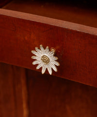 Dotty Daisy Knob