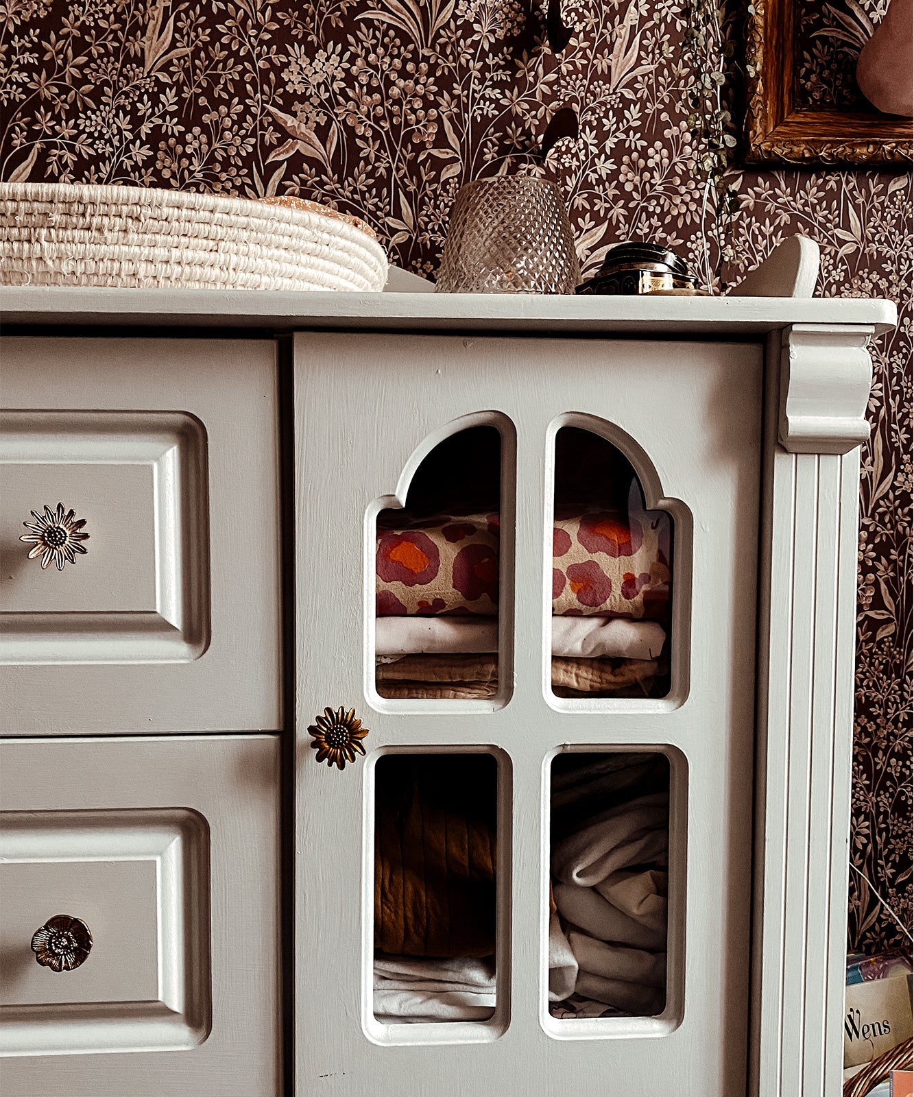 Dotty Daisy Knob