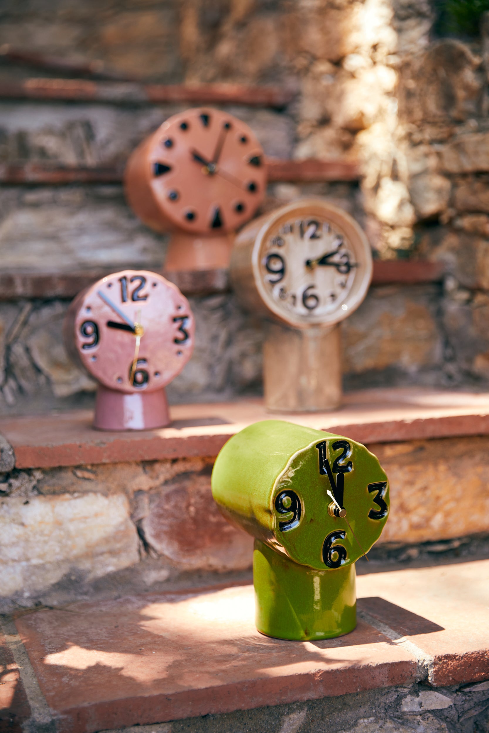 PRE-ORDER HKliving Retro ceramic clock olive