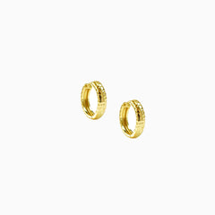 Hammered huggie hoops 14mm goud