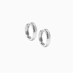 Hammered huggie hoops 17mm zilver