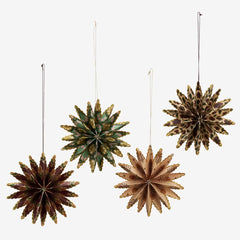 HANGING PAPER SNOWFLAKES