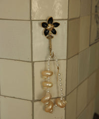 Liv Flower Hook