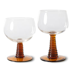 swirl wine glass low, ochre