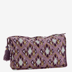 Quilted washbag w/ tassel